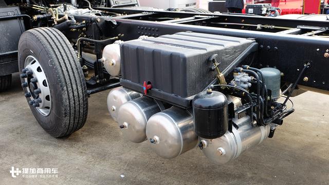 前四后八+橡胶悬架 东风天龙新款绿通载货车全解析 - 第8张 - 提加商用车网 前四后八+橡胶悬架 东风天龙新款绿通载货车全解析 - 第8张