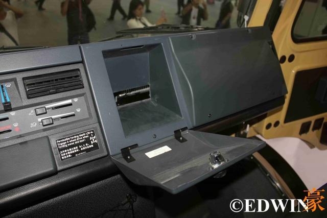 不越野无房车 奔驰乌尼莫克底盘阿莫迪罗房车实拍 - 第22张