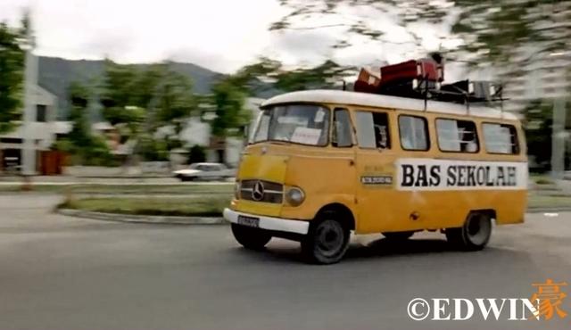 奔驰也有经典面包车？古董级的奔驰O319迷你巴士实拍 - 第2张