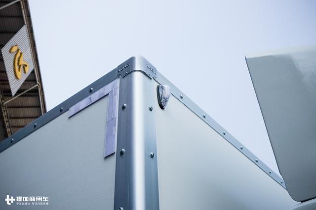 配置向重卡看齐,还能上蓝牌?江淮帅铃全能轻卡深度解析 - 第3张 - 提加商用车网 配置向重卡看齐,还能上蓝牌?江淮帅铃全能轻卡深度解析 - 第3张
