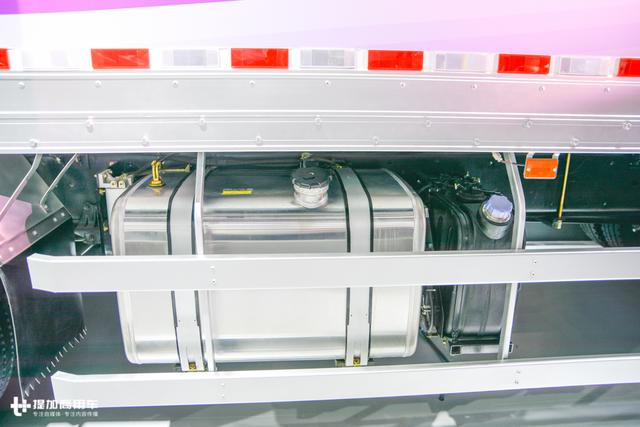 庆铃引进了最帅的五十铃新款重卡,可惜内饰配置太低不够厚道 - 第30张 - 提加商用车网 庆铃引进了最帅的五十铃新款重卡,可惜内饰配置太低不够厚道 - 第30张