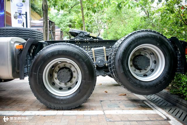 6X2的油耗，6X4的载货量？解放新J6快运版重卡详解 - 第3张