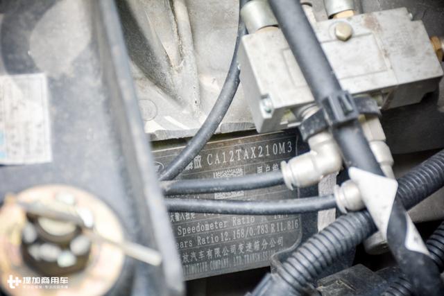 6X2的油耗，6X4的载货量？解放新J6快运版重卡详解 - 第12张