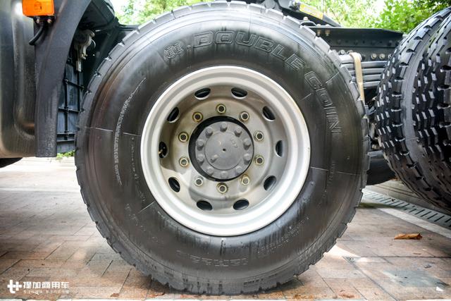 6X2的油耗，6X4的载货量？解放新J6快运版重卡详解 - 第14张