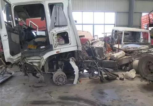 幸运还是真安全?“地狱之路”上联合卡车上演高空救主 - 第8张 - 提加商用车网 幸运还是真安全?“地狱之路”上联合卡车上演高空救主 - 第8张