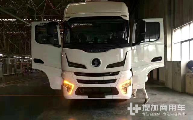 自动挡+独立空调+集成液晶仪表盘，陕汽HD重卡内饰首曝光 - 第1张
