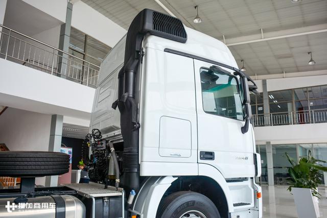 许多功能国产卡车现在都没有？这款奔驰9年前的重卡车型依然领先 - 第11张