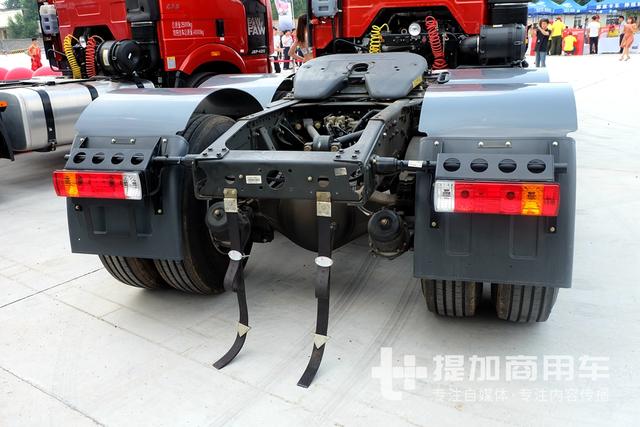 自重最轻7.9吨，10万公里长换油，解放J6危化品牵引车详解 - 第5张