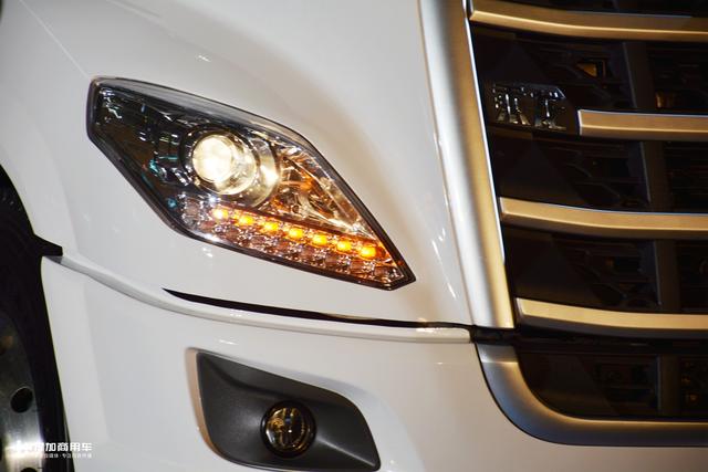 国内首款高端长头重卡上市,配潍柴发动机,未来还可实现自动驾驶 - 第4张 - 提加商用车网 国内首款高端长头重卡上市,配潍柴发动机,未来还可实现自动驾驶 - 第4张