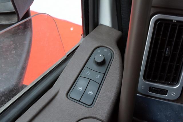 竟然是比赛用车  柳汽T7长头卡车低配版实拍 - 第5张