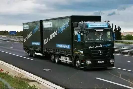 两节货箱回归?奔驰卡车双挂车型即将来到国内 - 第2张 - 提加商用车网 两节货箱回归?奔驰卡车双挂车型即将来到国内 - 第2张