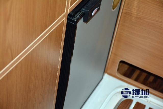 有厨房、卫生间 上汽大通这款高配房车竟然不到40万 - 第15张