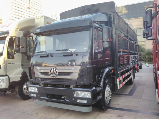 最大的纯电动卡车？中国重汽竟有一款4X2纯电动牵引车