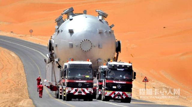 把1048吨的庞然大物运输了上千公里 什么卡车这么牛？