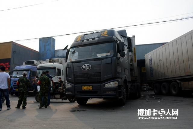 市场上少见 运营4年的375马力解放J6牵引车实拍 - 第1张 - 提加商用车网 市场上少见 运营4年的375马力解放J6牵引车实拍 - 第1张