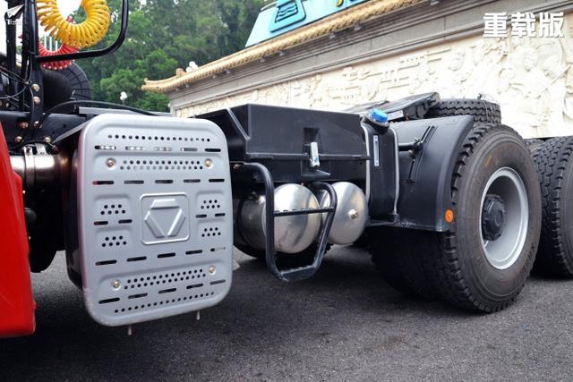 底盘配置差异大 两款同外观徐工汉风牵引车对比评测 - 第11张 - 提加商用车网 底盘配置差异大 两款同外观徐工汉风牵引车对比评测 - 第11张