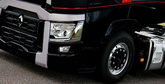 碳纤维外观+真皮内饰 雷诺新款T系高配版重卡详解