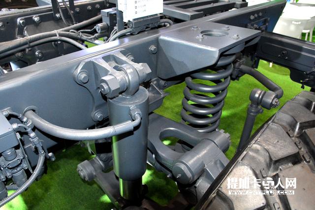 扬眉吐气?国产品牌自主产权重型越野卡车底盘曝光 - 第7张 - 提加商用车网 扬眉吐气?国产品牌自主产权重型越野卡车底盘曝光 - 第7张