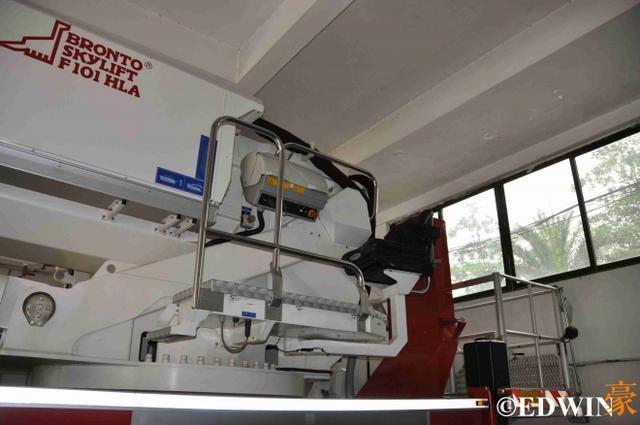 救援高度国内第一?价值2400万的救援卡车实拍 - 第34张 - 提加商用车网 救援高度国内第一?价值2400万的救援卡车实拍 - 第34张