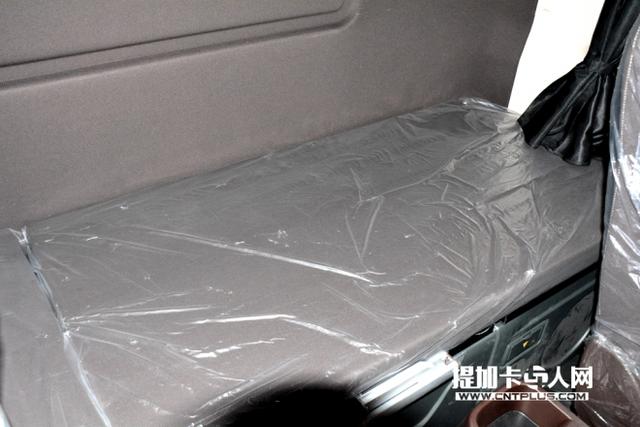 全新标识投入使用 白色天龙旗舰牵引车首次公开亮相 - 第10张 - 提加商用车网 全新标识投入使用 白色天龙旗舰牵引车首次公开亮相 - 第10张