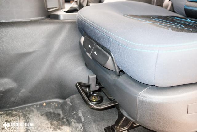 驾驶室加长加宽,内饰更高级,2018升级版华菱汉马H7牵引车详解 - 第15张 - 提加商用车网 驾驶室加长加宽,内饰更高级,2018升级版华菱汉马H7牵引车详解 - 第15张