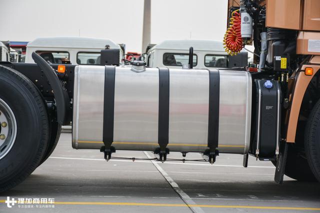 车载饮水机+液力缓速器,陕汽新推出的这款纪念版卡车好看又实用 - 第20张 - 提加商用车网 车载饮水机+液力缓速器,陕汽新推出的这款纪念版卡车好看又实用 - 第20张