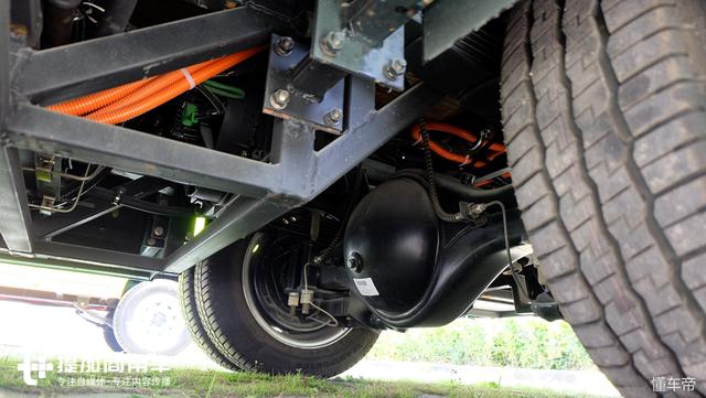 外观很Q萌,承载性可比轻卡厢货,恒天新楚风电动售货面包车实拍 - 第12张 - 提加商用车网 外观很Q萌,承载性可比轻卡厢货,恒天新楚风电动售货面包车实拍 - 第12张