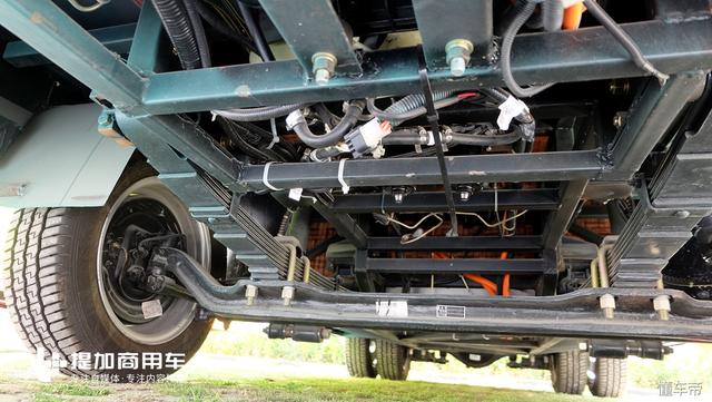 外观很Q萌,承载性可比轻卡厢货,恒天新楚风电动售货面包车实拍 - 第11张 - 提加商用车网 外观很Q萌,承载性可比轻卡厢货,恒天新楚风电动售货面包车实拍 - 第11张