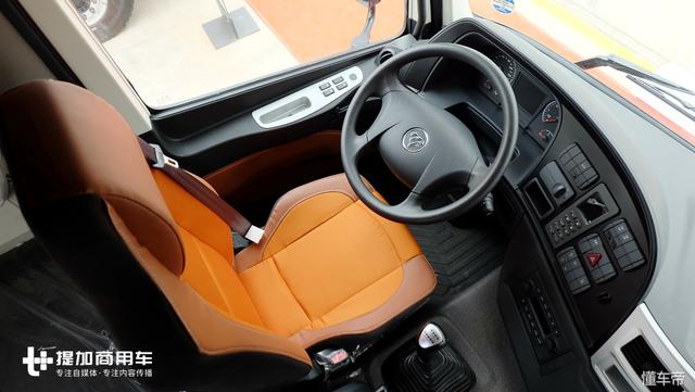 拉120吨时速还能达到80公里？欧曼550马力重载版GTL牵引车实拍