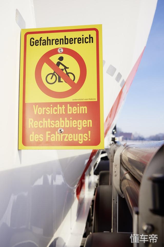 最安全的卡车应该是什么样子？来自德国的奔驰卡车告诉您