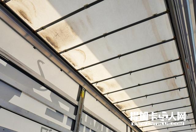 质量轻且装卸货物便利 细品施密茨软篷帘布挂车上装篇