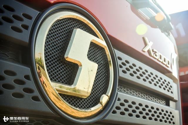 千升油箱+最正宗的康明斯发动机,还有专属涂装,陕汽德龙X3000财富版牵引车图解 - 第5张 - 提加商用车网 千升油箱+最正宗的康明斯发动机,还有专属涂装,陕汽德龙X3000财富版牵引车图解 - 第5张