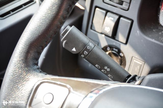 千升油箱+最正宗的康明斯发动机,还有专属涂装,陕汽德龙X3000财富版牵引车图解 - 第21张 - 提加商用车网 千升油箱+最正宗的康明斯发动机,还有专属涂装,陕汽德龙X3000财富版牵引车图解 - 第21张