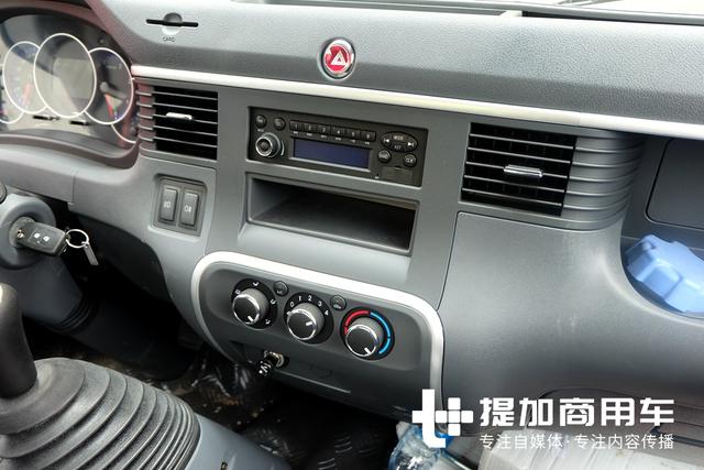 专为快递打造，一上市中通快递就购入了100台，江淮这款轻卡在杭州要火？ - 第5张