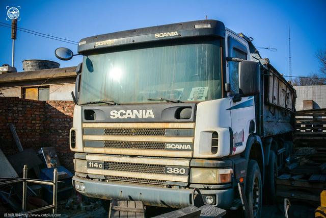 从韩国“退役”到国内的？已经报废的斯堪尼亚自卸车实拍 - 第1张