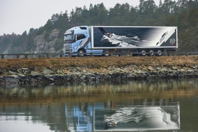 兼具超高性能和舒适度 沃尔沃再推帆船赛限量版卡车 - 第3张