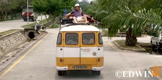 奔驰也有经典面包车？古董级的奔驰O319迷你巴士实拍 - 第3张