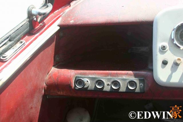 奔驰也有经典面包车？古董级的奔驰O319迷你巴士实拍 - 第30张