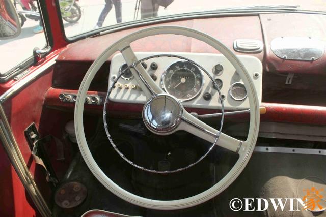 奔驰也有经典面包车？古董级的奔驰O319迷你巴士实拍 - 第26张