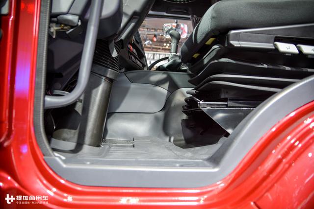 诚意呢？40多万的庆铃新款巨咖重卡，车钥匙还不如面包车的 - 第7张