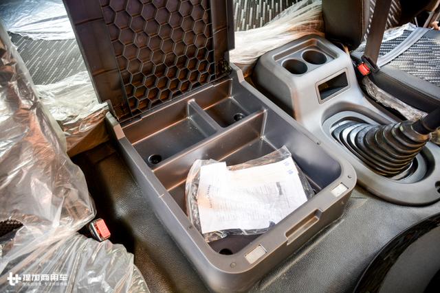 6X2的油耗，6X4的载货量？解放新J6快运版重卡详解 - 第26张