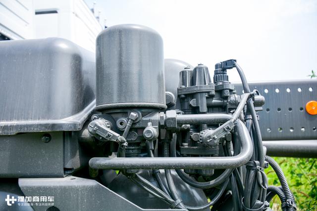 电视转播车为何都用进口卡车底盘？这台奔驰单桥载货车告诉您 - 第29张