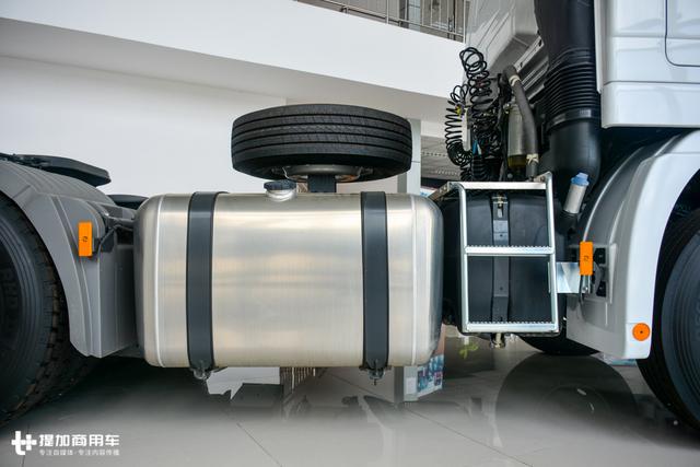 许多功能国产卡车现在都没有？这款奔驰9年前的重卡车型依然领先 - 第20张