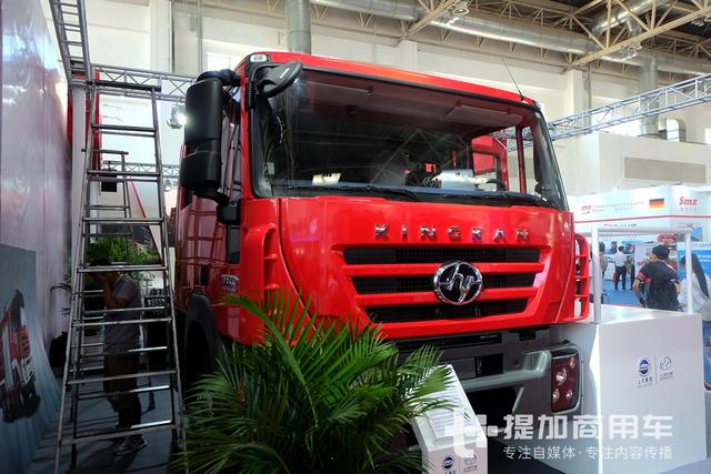 双开四门，驾驶室长度近3米，上汽红岩首亮相的专用车底盘实拍 - 第5张