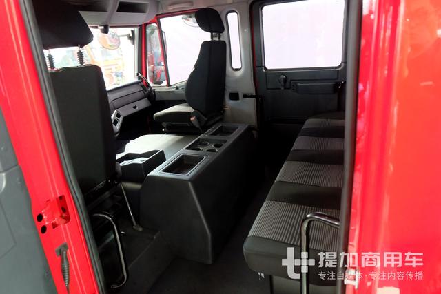 双开四门,驾驶室长度近3米,上汽红岩首亮相的专用车底盘实拍 - 第6张 - 提加商用车网 双开四门,驾驶室长度近3米,上汽红岩首亮相的专用车底盘实拍 - 第6张