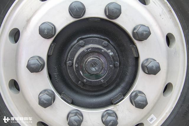 马力加大自重减低，售价40万左右，如今的天龙旗舰重卡已趋成熟？