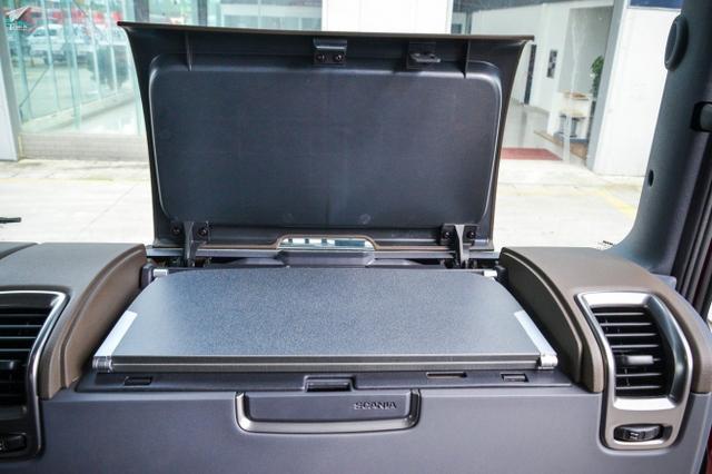 世界第一卡车驾乘舒适吗?斯堪尼亚入华50周年纪念版内饰实拍 - 第20张 - 提加商用车网 世界第一卡车驾乘舒适吗?斯堪尼亚入华50周年纪念版内饰实拍 - 第20张