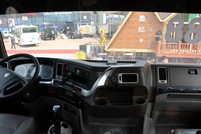 竟然是比赛用车  柳汽T7长头卡车低配版实拍 - 第4张