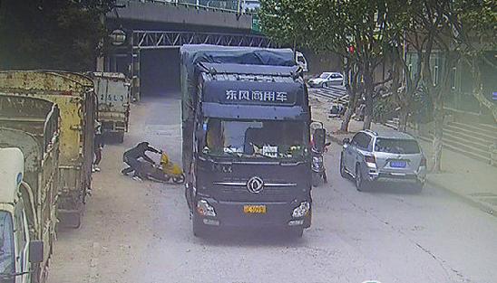 连“碰瓷”都盯上卡车司机了 盘点卡车人常遇到的江湖骗术 - 第2张