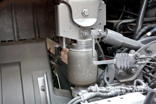 欧洲范+刹车制动配置较高 东风天龙旗舰4X2高端车型图解 - 第6张 - 提加商用车网 欧洲范+刹车制动配置较高 东风天龙旗舰4X2高端车型图解 - 第6张